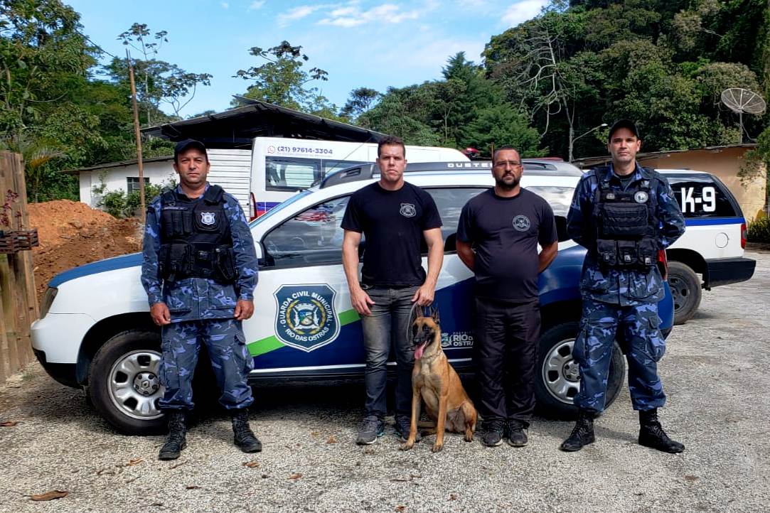 Secretaria de Segurança de Teresópolis doa cadela para Guarda Civil Municipal de Rio das Ostras