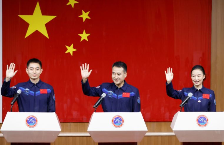 China enviará três astronautas a estação espacial no sábado