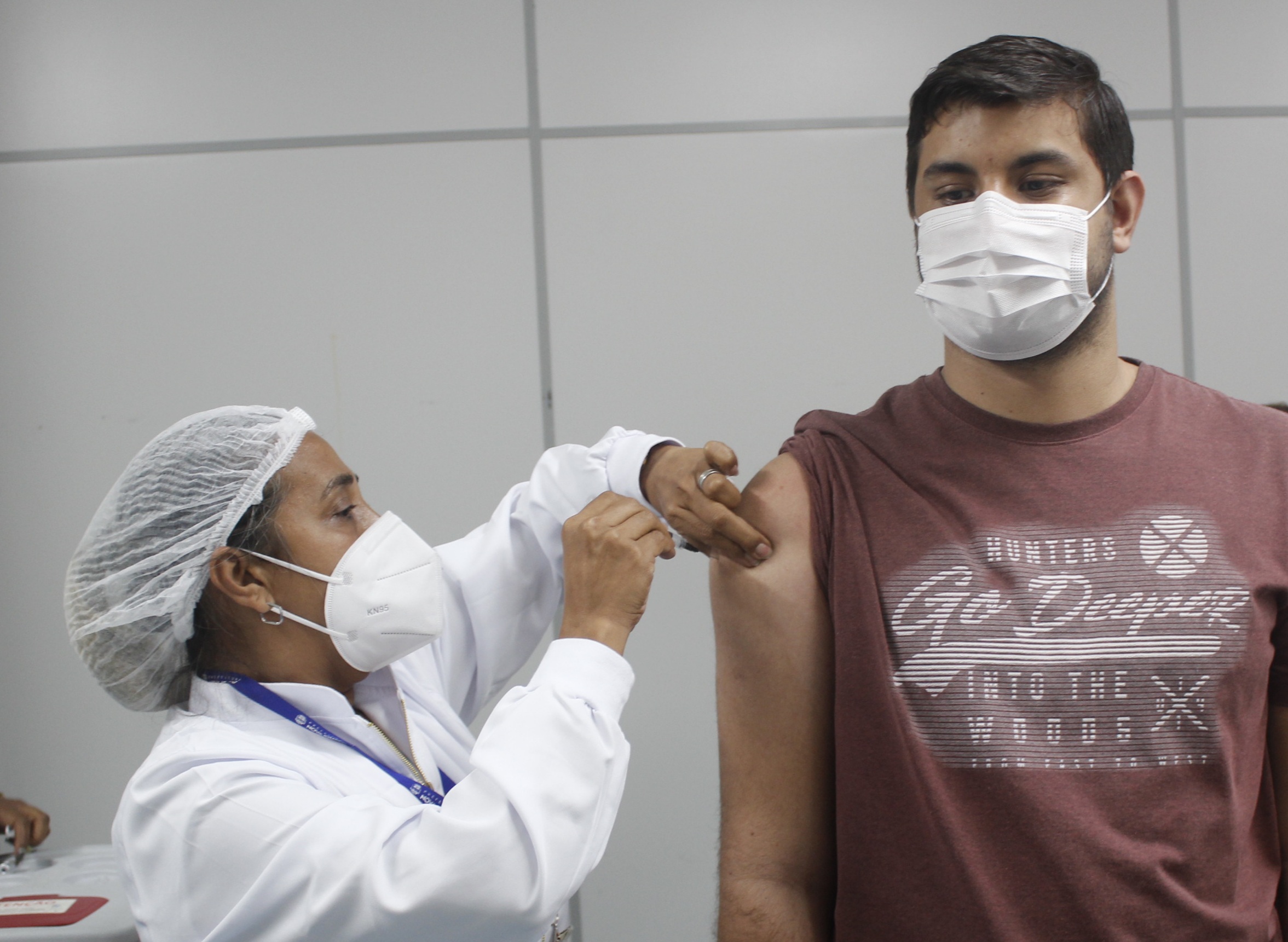 Nova Iguaçu segue vacinando contra covid-19 pessoas acima de 12 anos nesta semana. Terça-feira não haverá vacinação