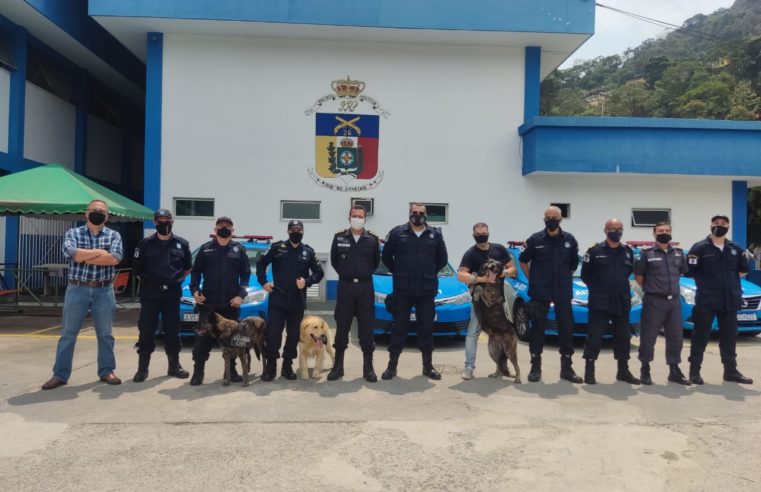 PM presta homenagem ao Grupamento de Operações com Cães da Guarda Civil Municipal