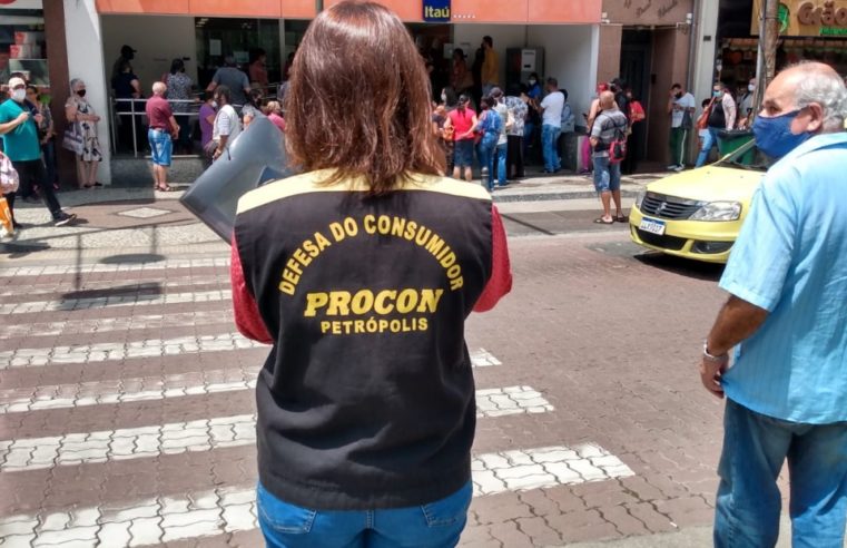 Procon Petrópolis autua novamente agência bancária por demora no atendimento