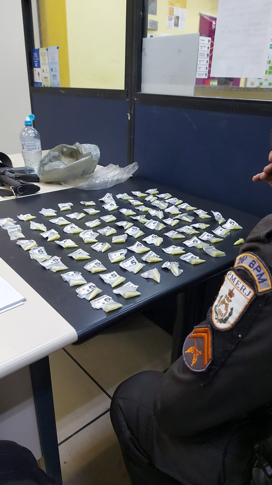Homem é preso após ser flagrado com drogas no Carangola