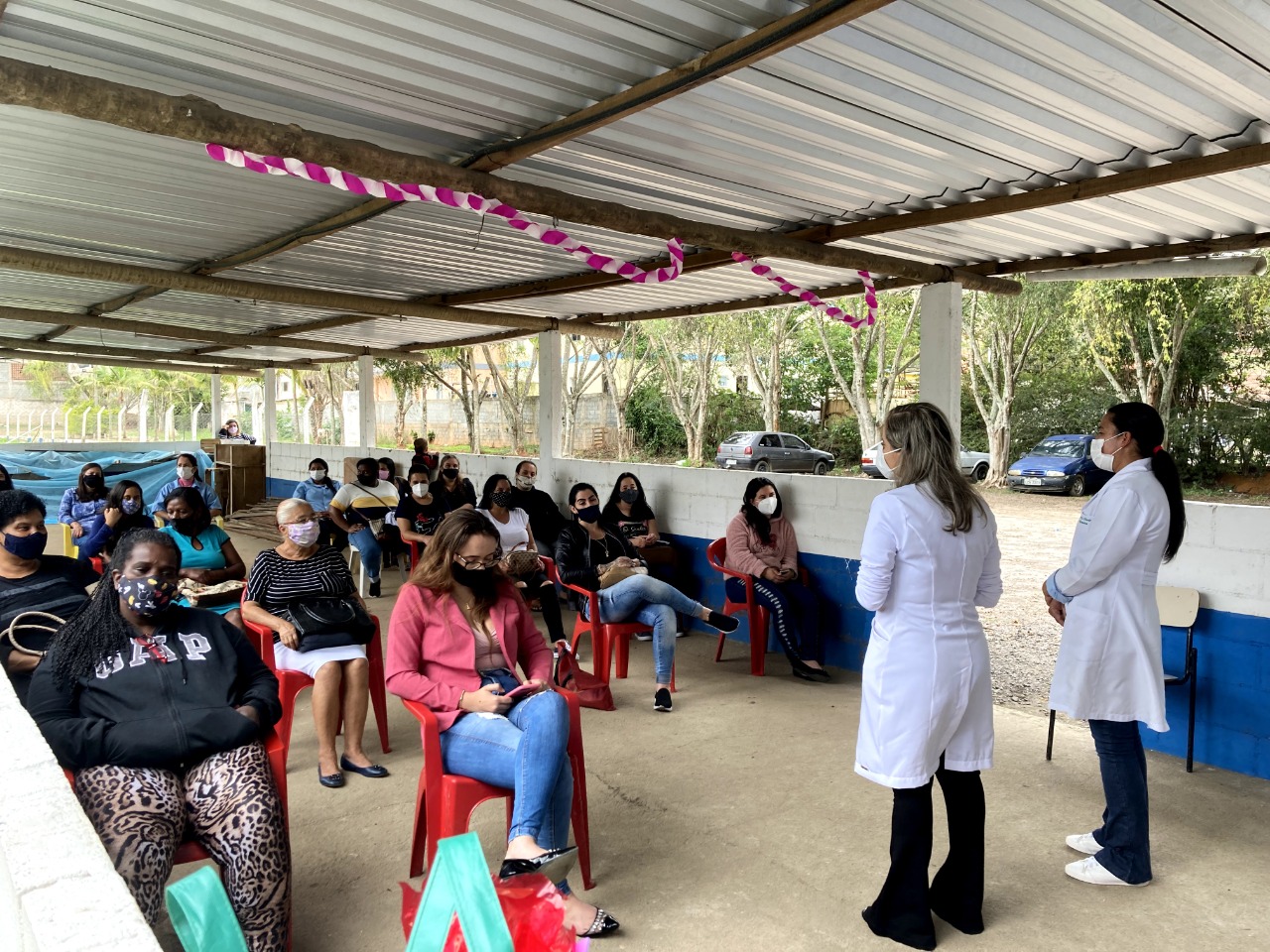 Ação do Outubro Rosa realizada pelo CRAS Volante de Teresópolis faz sucesso entre mulheres assistidas pela unidade
