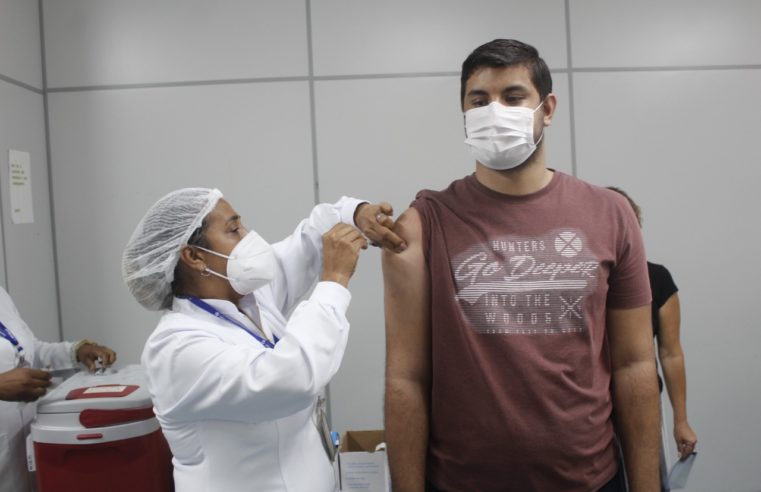 Nova Iguaçu segue vacinando contra covid-19 pessoas acima de 12 anos nesta semana. Terça-feira não haverá vacinação