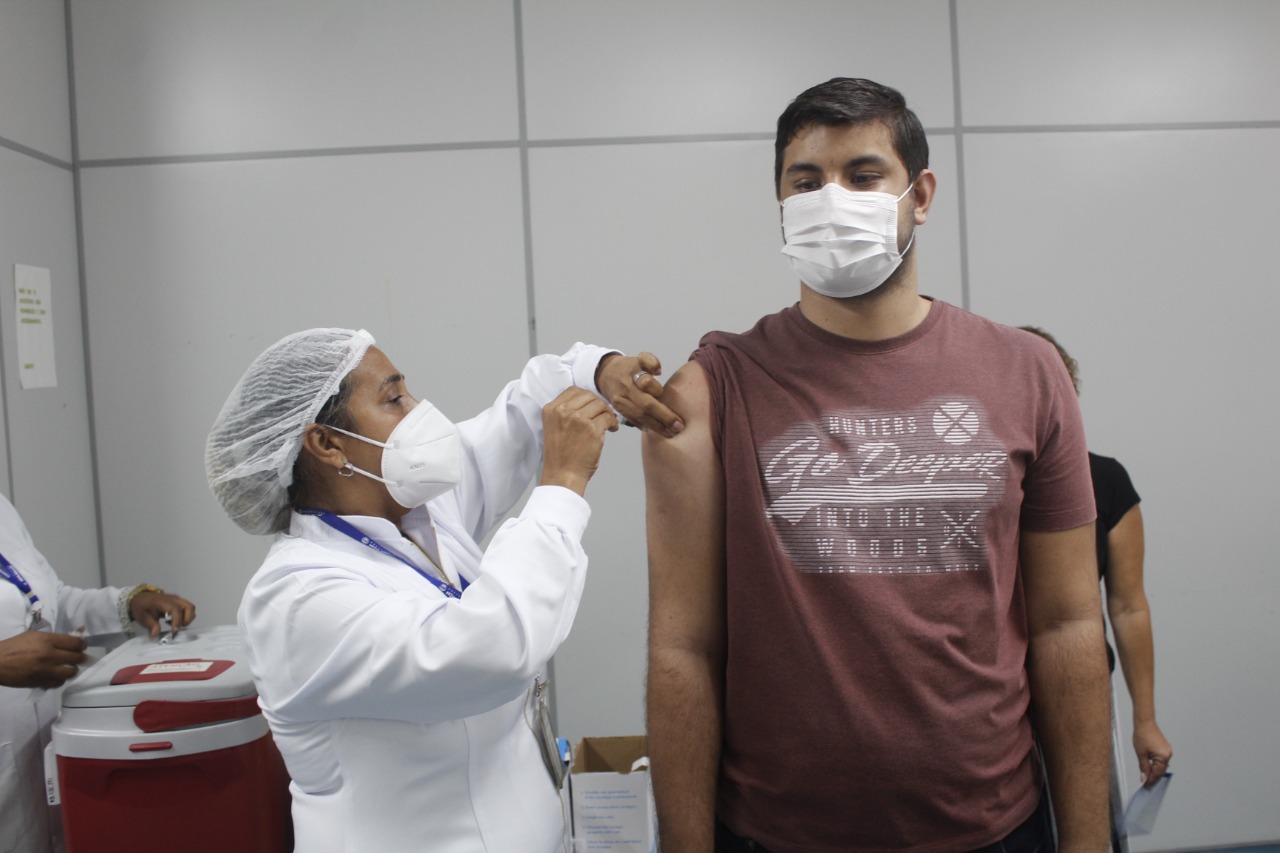 Nova Iguaçu segue vacinando contra covid-19 pessoas acima de 12 anos nesta semana. Terça-feira não haverá vacinação