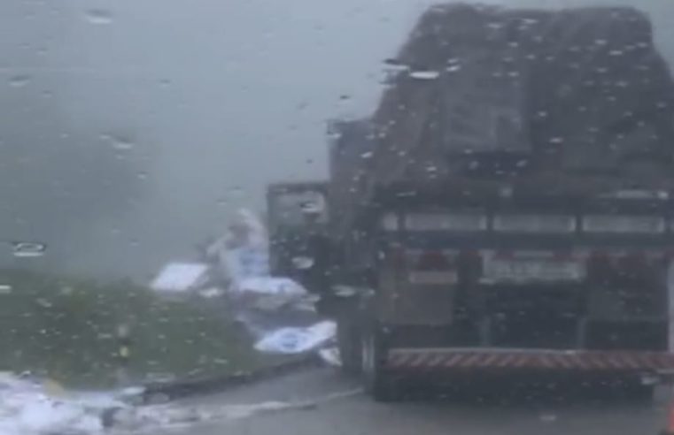 Uma pessoa fica ferida após acidente na descida da serra de Petrópolis