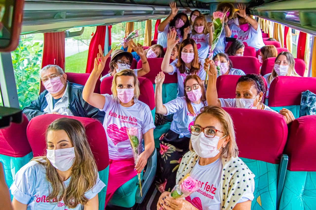 Projeto “Volte a Ser Feliz” leva vitoriosas do câncer de mama para passeio na Marina da Glória