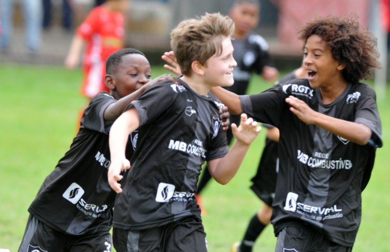 Campeonatos de Futebol de Campo começam com média de mais de 3 gols por partida