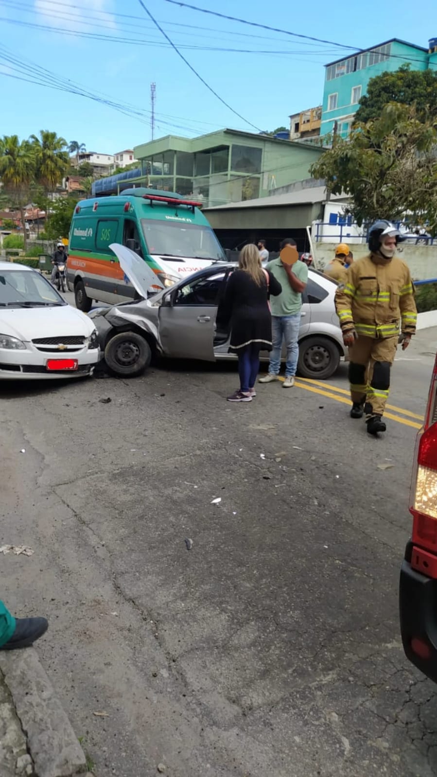 Acidente na Coronel Veiga deixa homem ferido