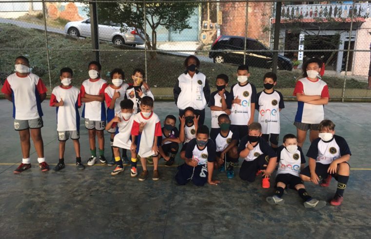 Alunos do Projeto Transformando Vidas Pelos Esporte disputam amistosos contra escolinhas de Petrópolis