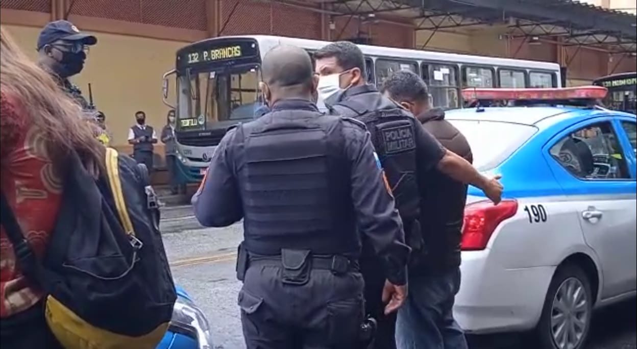 Homem é preso após roubar celular no Centro de Petrópolis