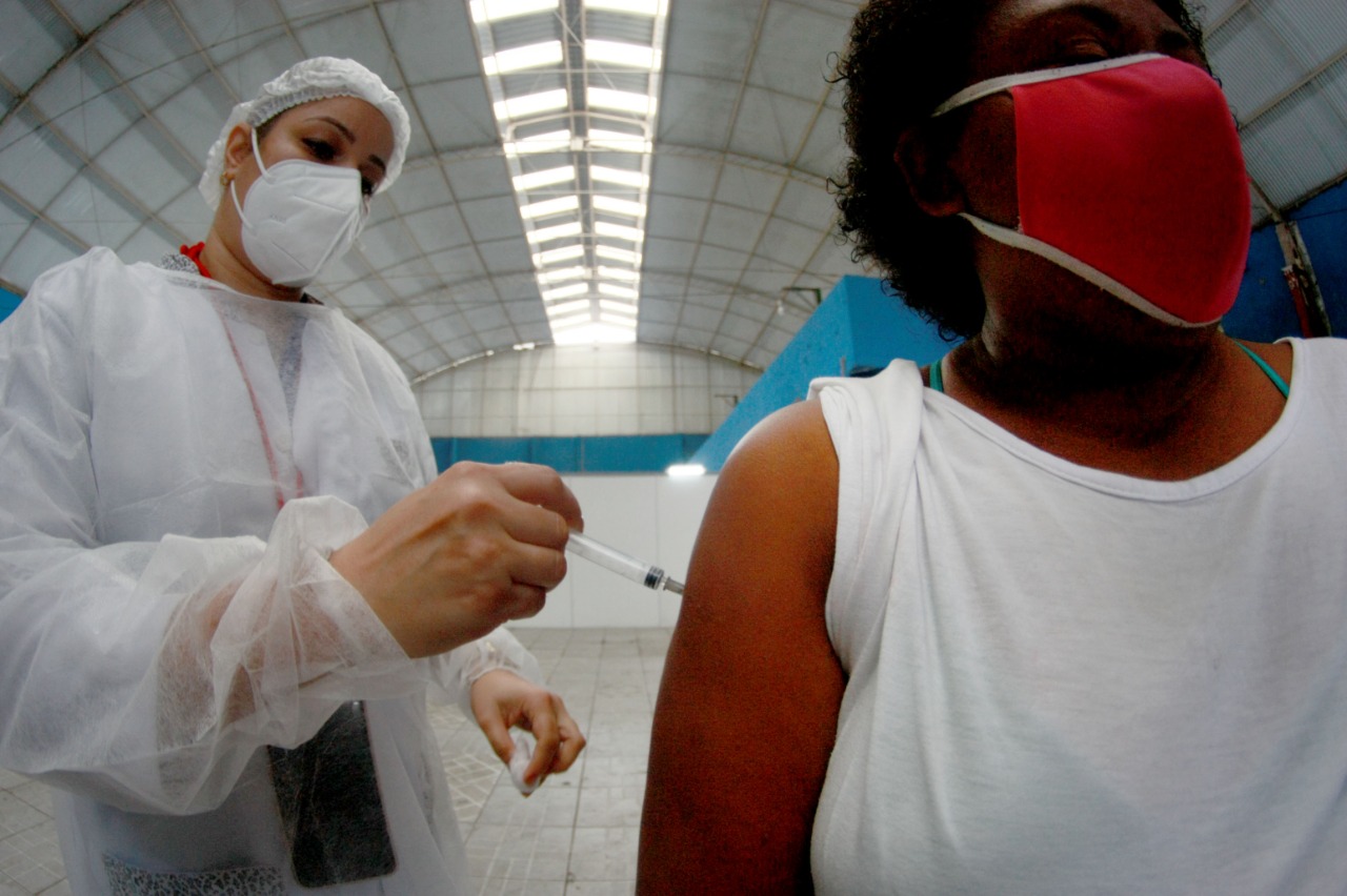 Outubro tem o menor número de mortes de pacientes com covid-19 desde abril de 2020 em Petrópolis