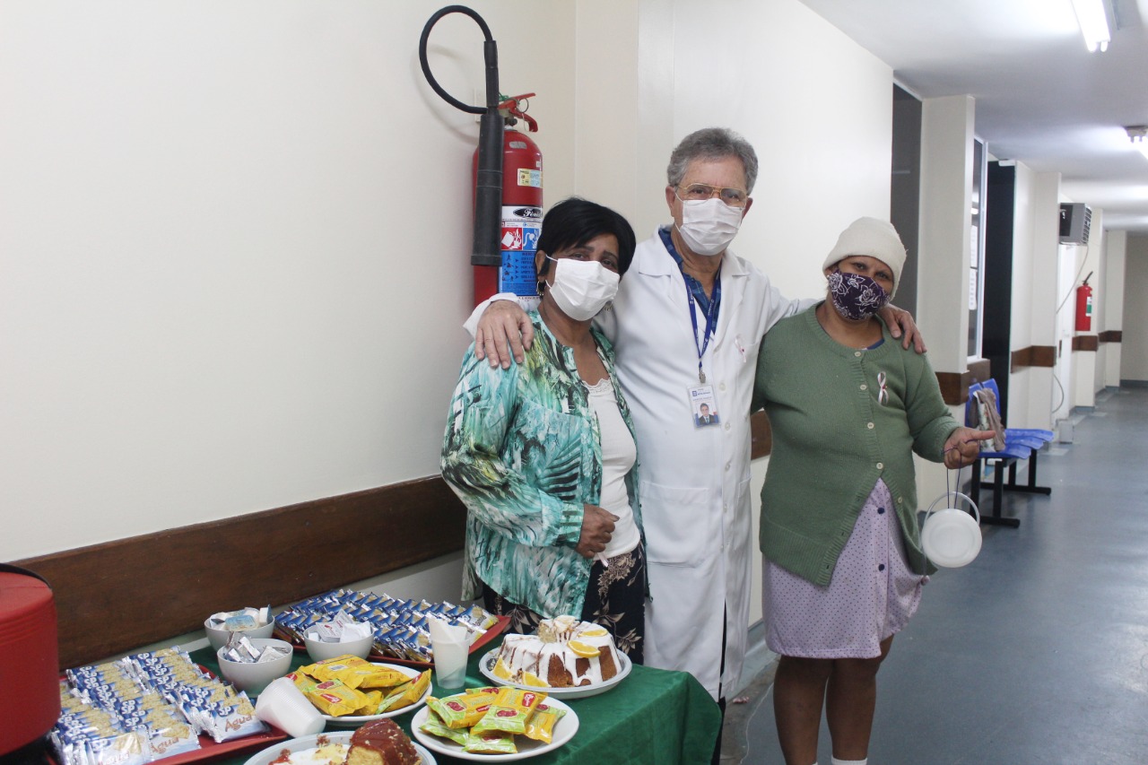 Outubro Rosa: HGNI promove café da manhã para pacientes que enfrentam o câncer de mama