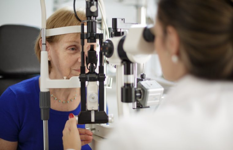Outubro Rosa chama atenção sobre a saúde ocular de mulheres