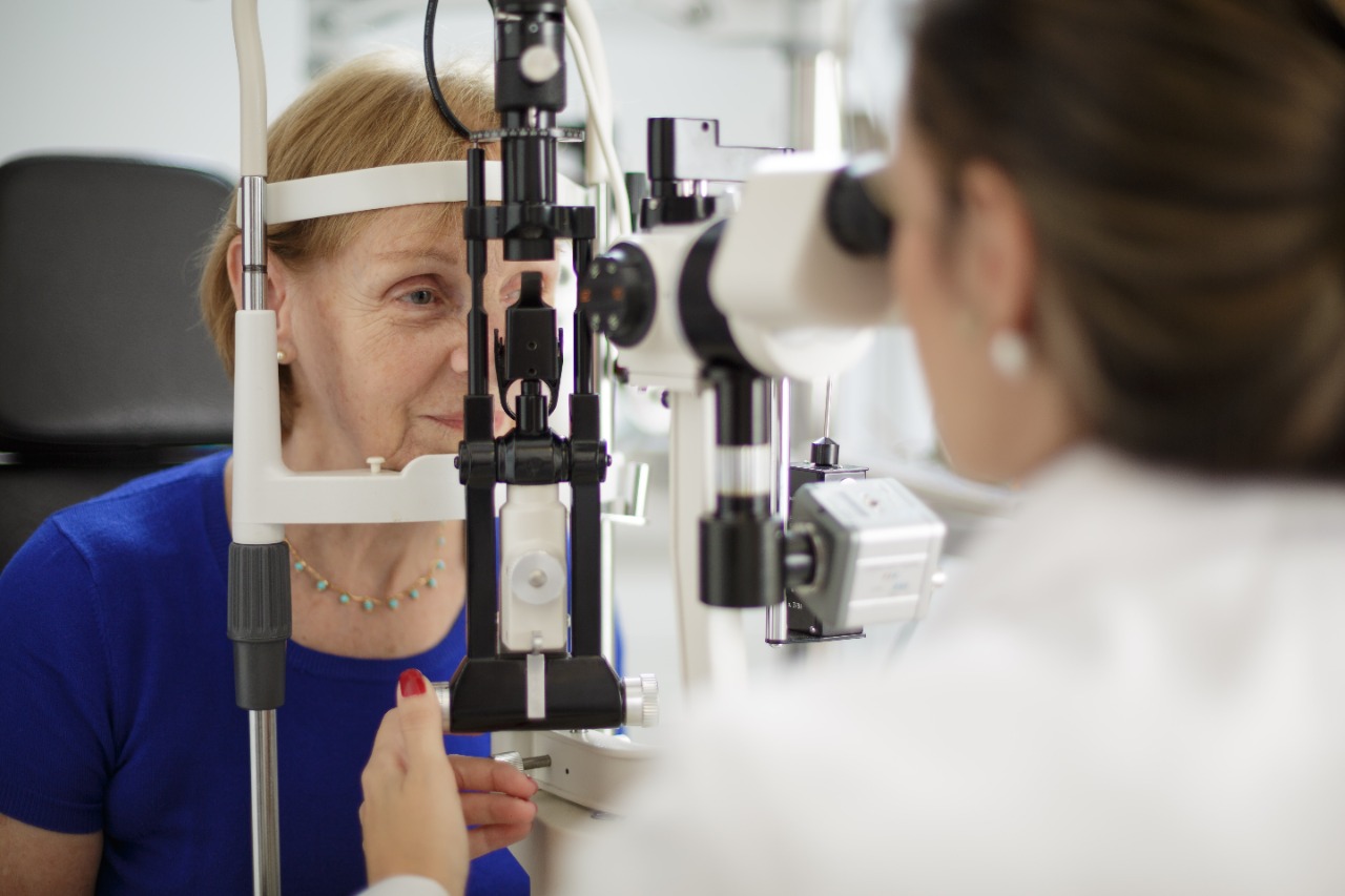 Outubro Rosa chama atenção sobre a saúde ocular de mulheres
