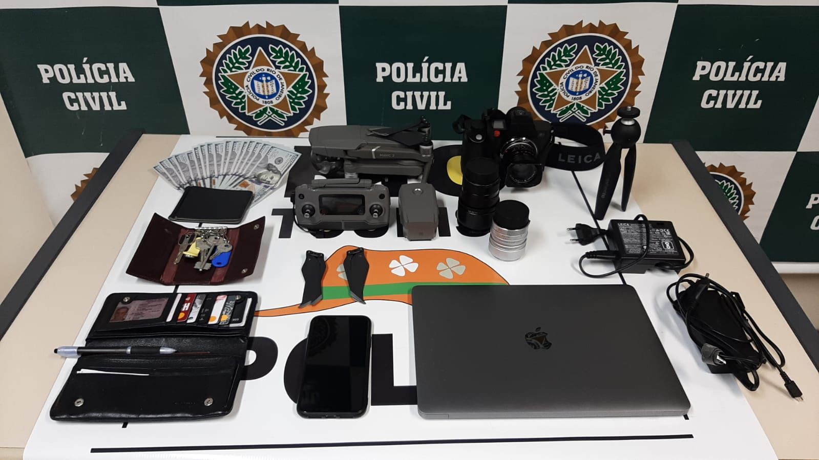 Polícia Civil prende dupla por extorsão à turista russo na Zona Sul