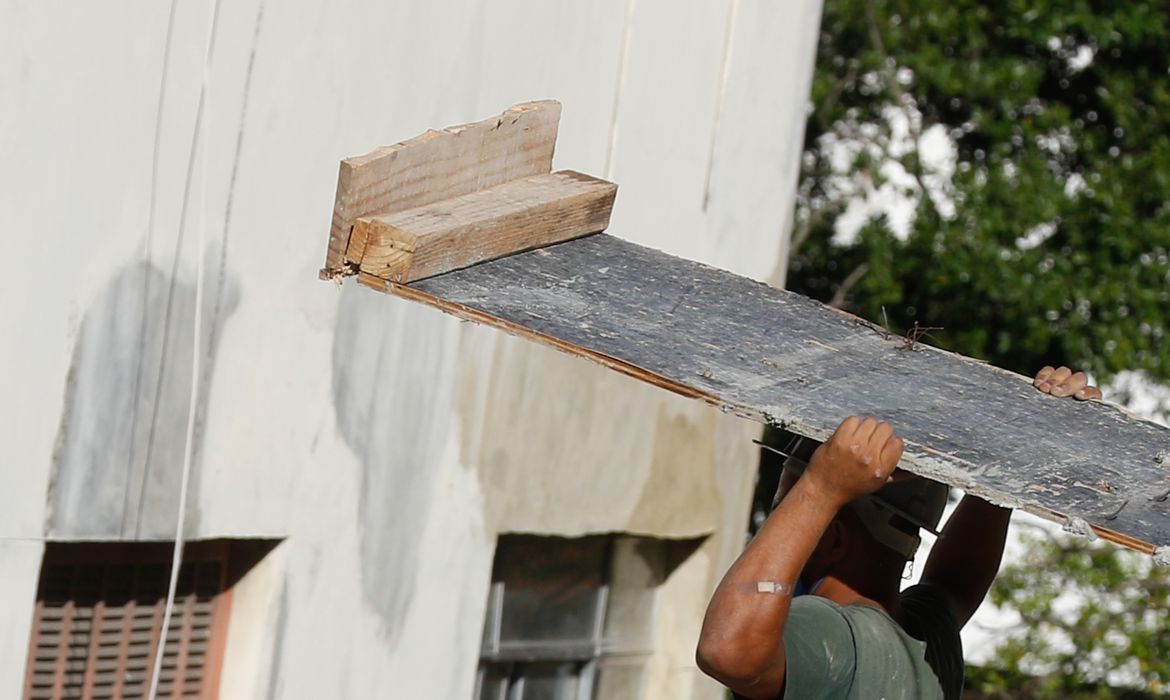 Custo da construção sobe 0,80% em outubro, informa FGV