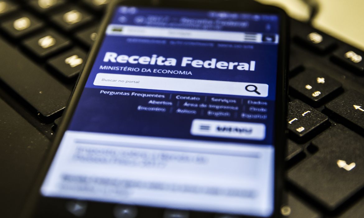 Receita paga nesta sexta quarto lote de restituição do IR 2024