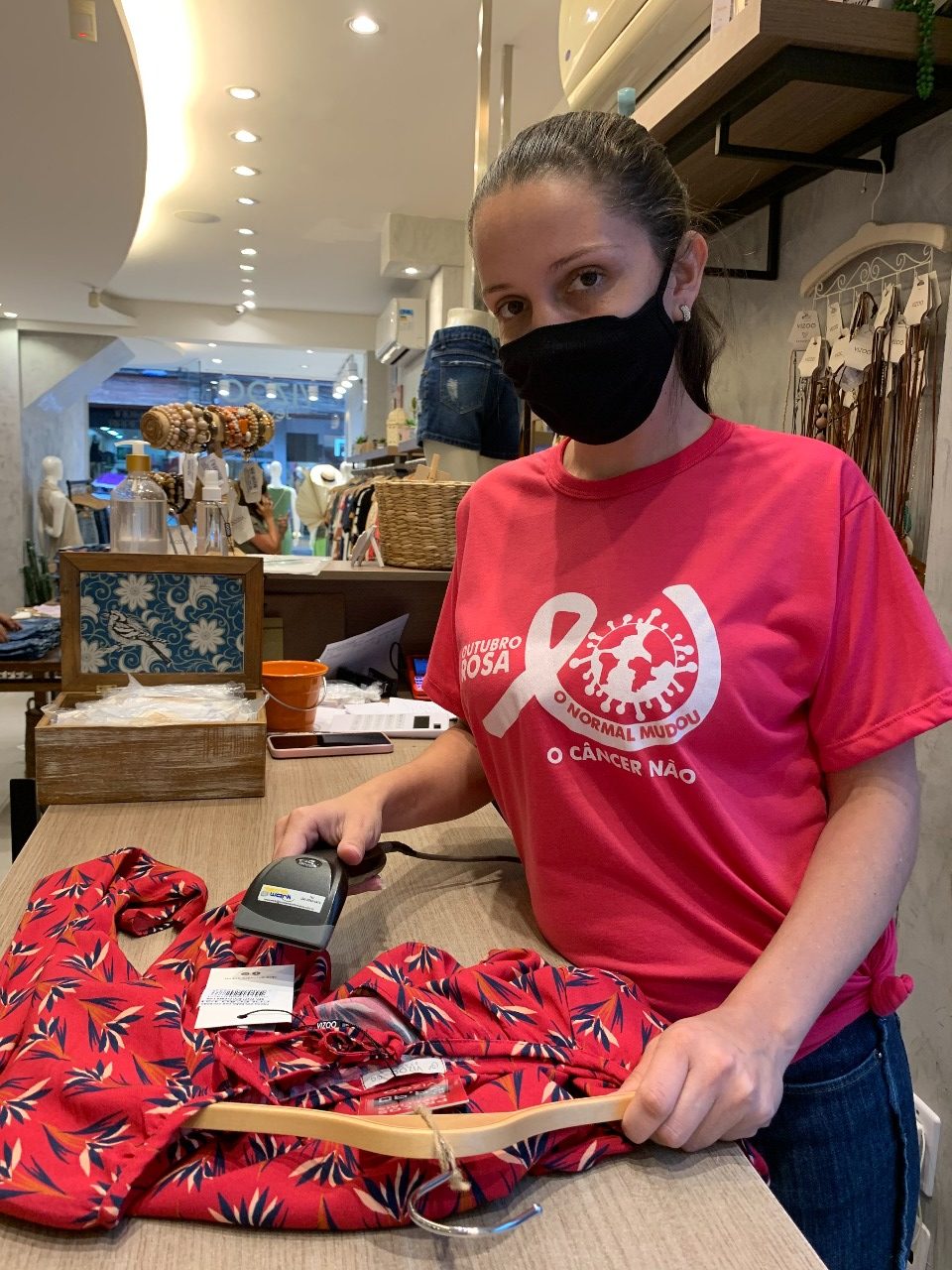 Marcas da Rua Teresa vestem a camisa do Outubro Rosa