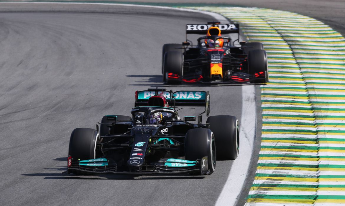 F1 rejeita revisar não punição de Verstappen por manobra em Interlagos