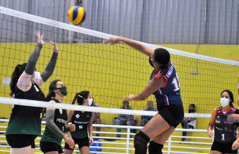 Semifinalistas do Vôlei feminino serão conhecidas neste domingo (07) em Petrópolis