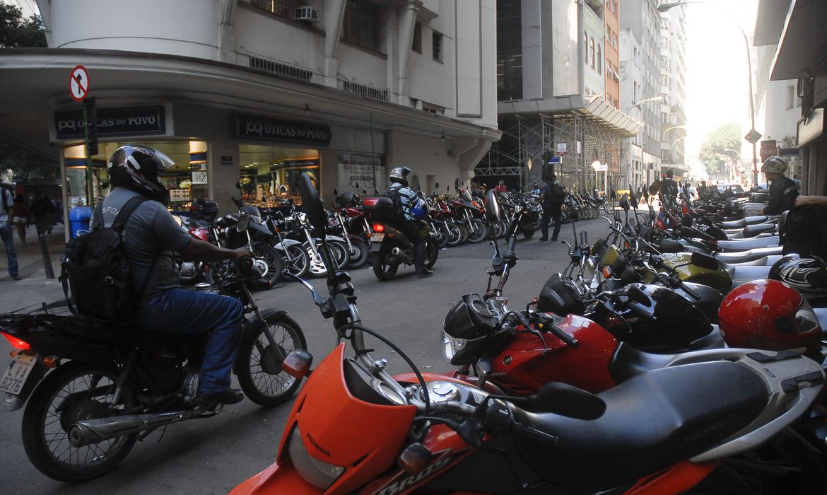 Acidentes de moto são os mais comuns em Petrópolis e homens são maioria das vítimas