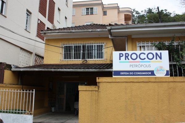 Procon registra reclamações por fechamento de escola técnica sem aviso prévio