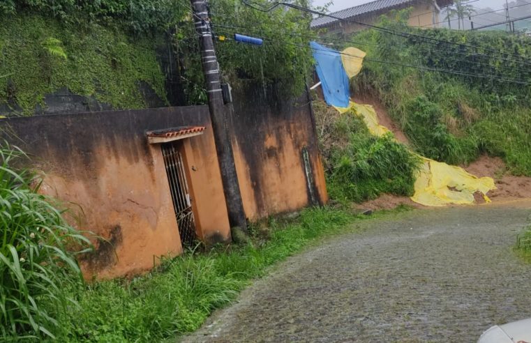 Equipes da Defesa Civil atuam em conjunto com a Assistência Social para o atendimento a famílias em áreas de risco