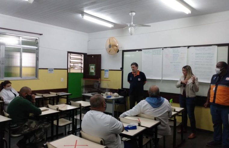 Defesa Civil treina voluntários dos pontos de apoio para atuação em dias de chuva forte nas comunidades