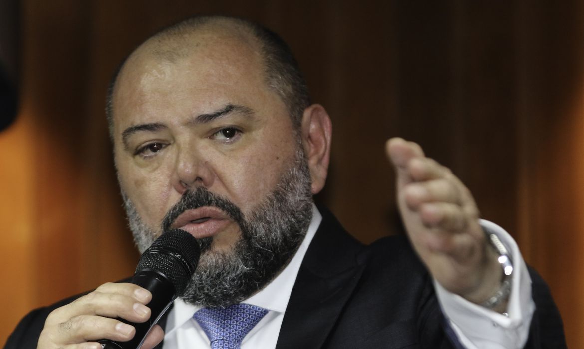 Novo presidente do INSS toma posse