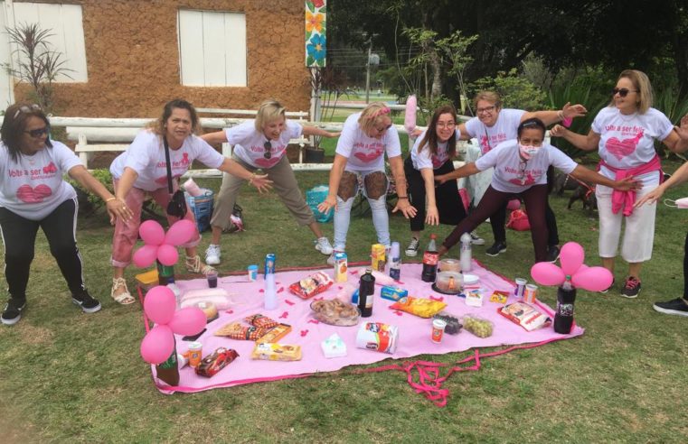 Vitoriosas do câncer de mama realizam picnic em comemoração ao Outubro Rosa