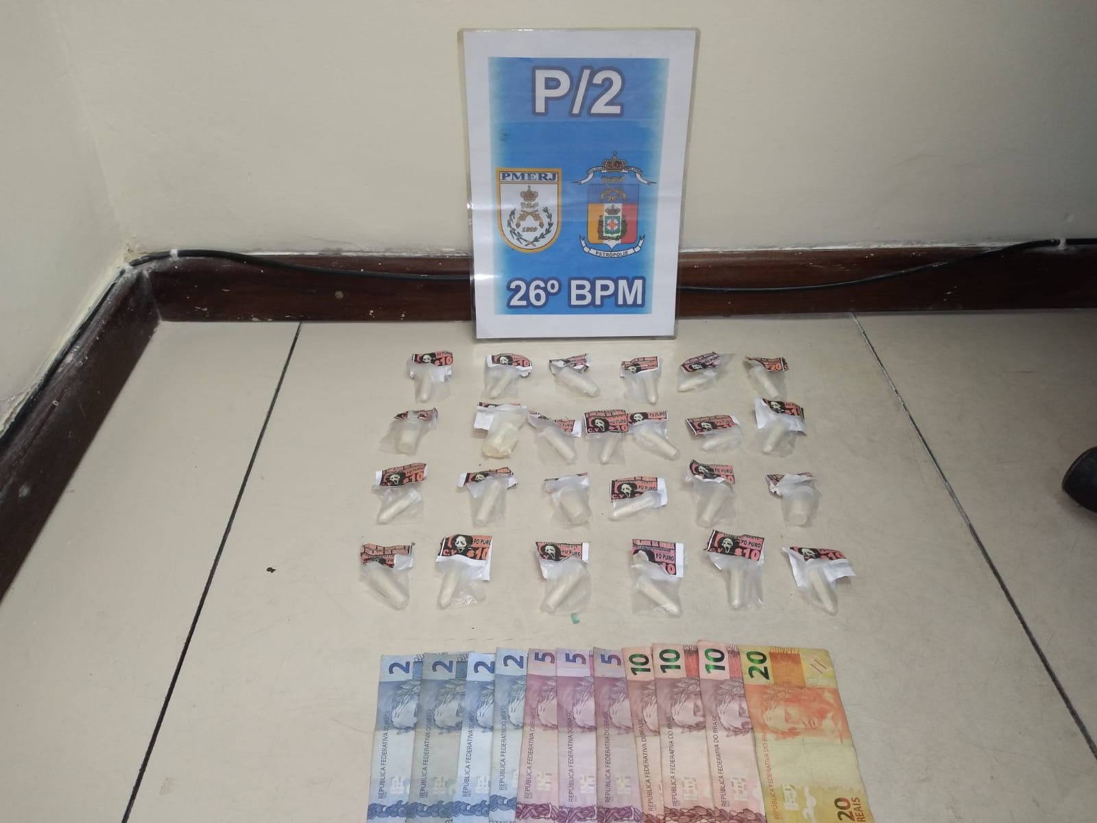 PM apreende drogas em Corrêas