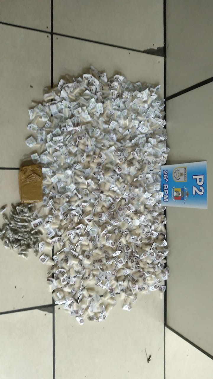 Polícia Militar apreende drogas no Floresta