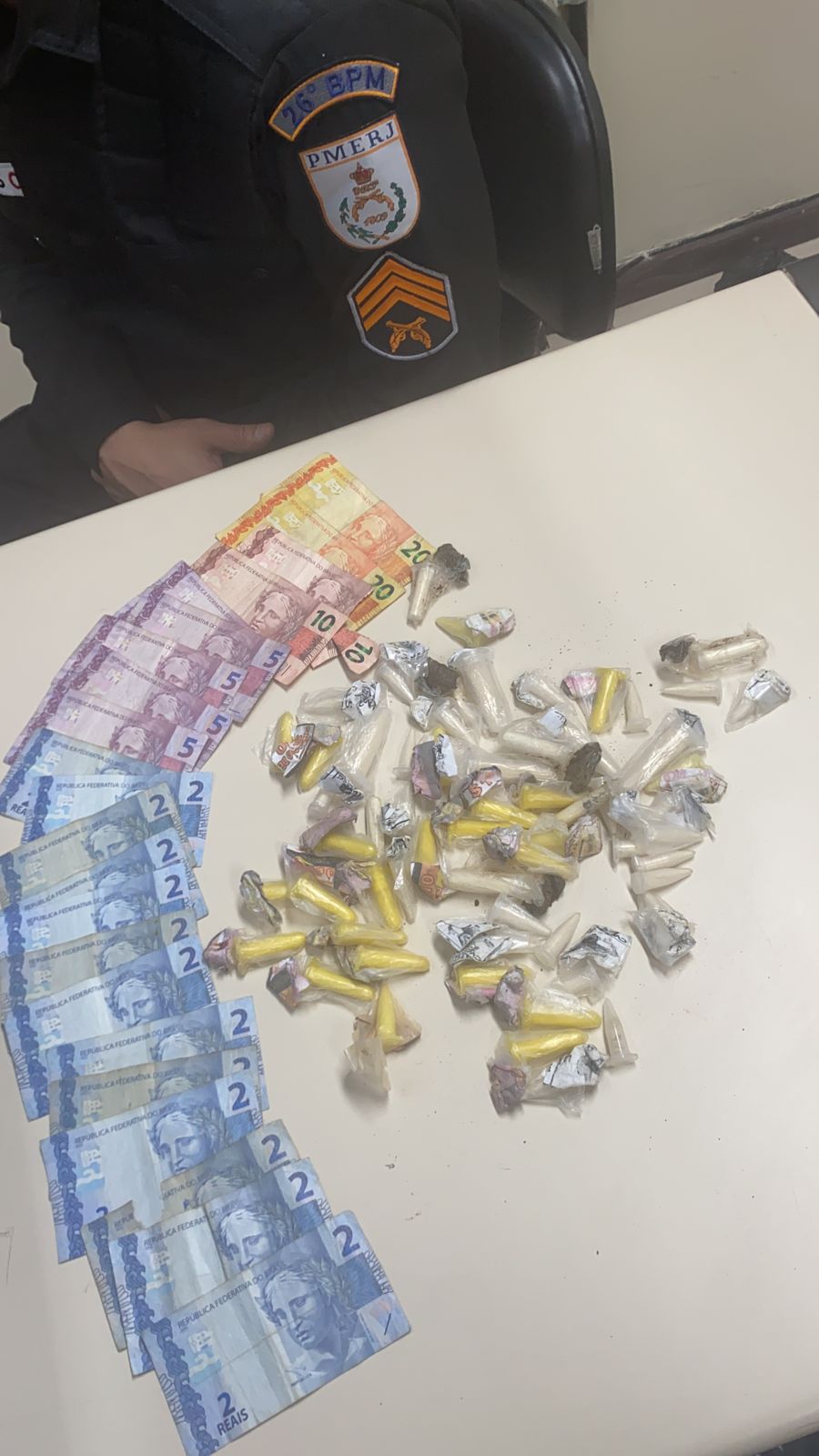 Homem é preso com cápsulas de cocaína em Nogueira