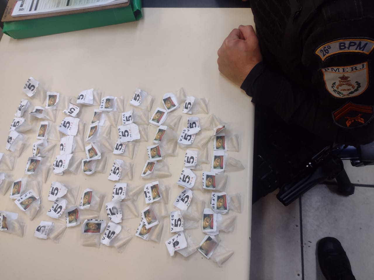 Drogas são encontradas no Vila Felipe, em Petrópolis