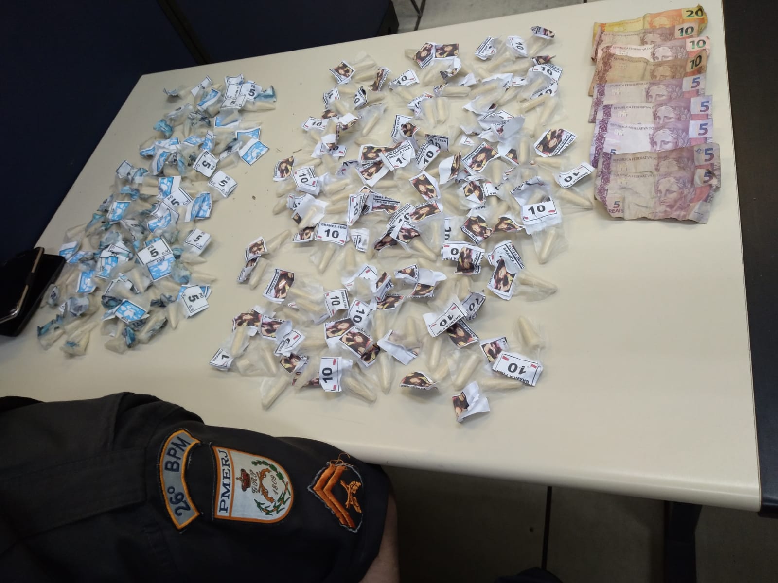 Dois homens são presos no Provisória por tráfico de drogas
