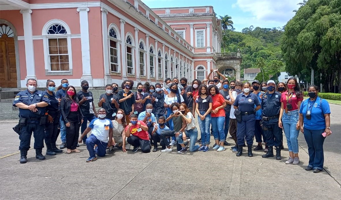 Alunos de São Gonçalo visitam atrativos turísticos de Petrópolis