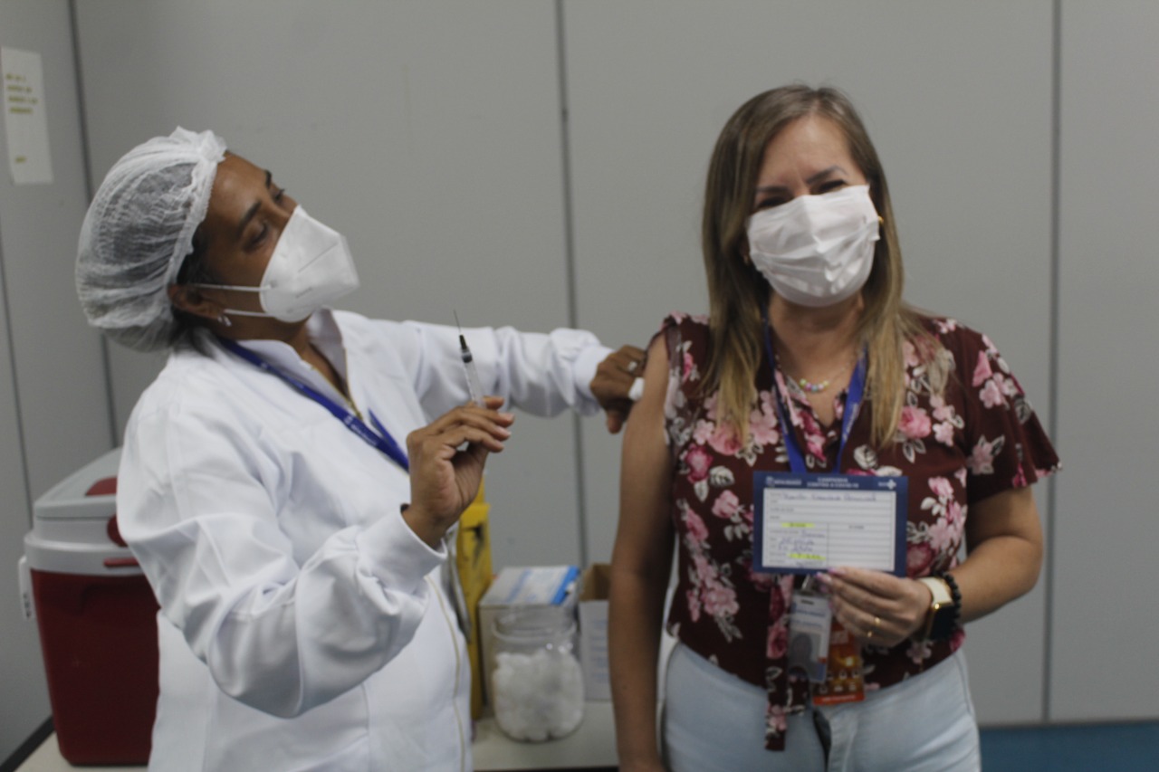 Nesta quinta-feira (25) pessoas acima de 12 anos serão vacinadas em Nova Iguaçu
