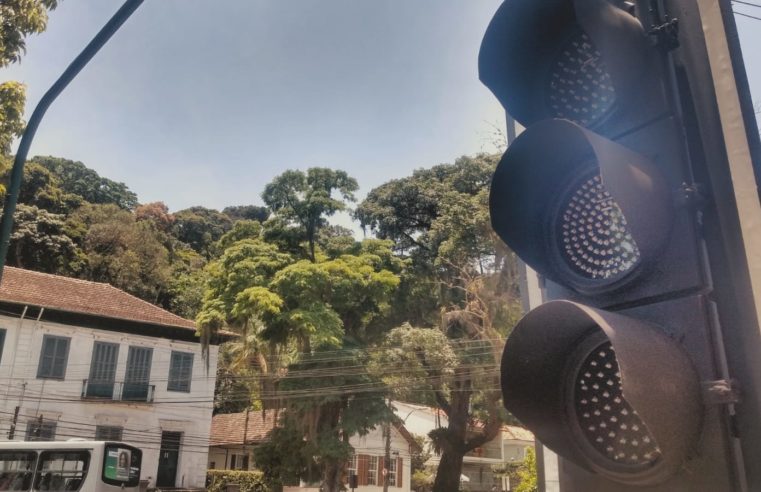 Prefeitura vai testar semáforo inteligente em cruzamento na Montecaseros