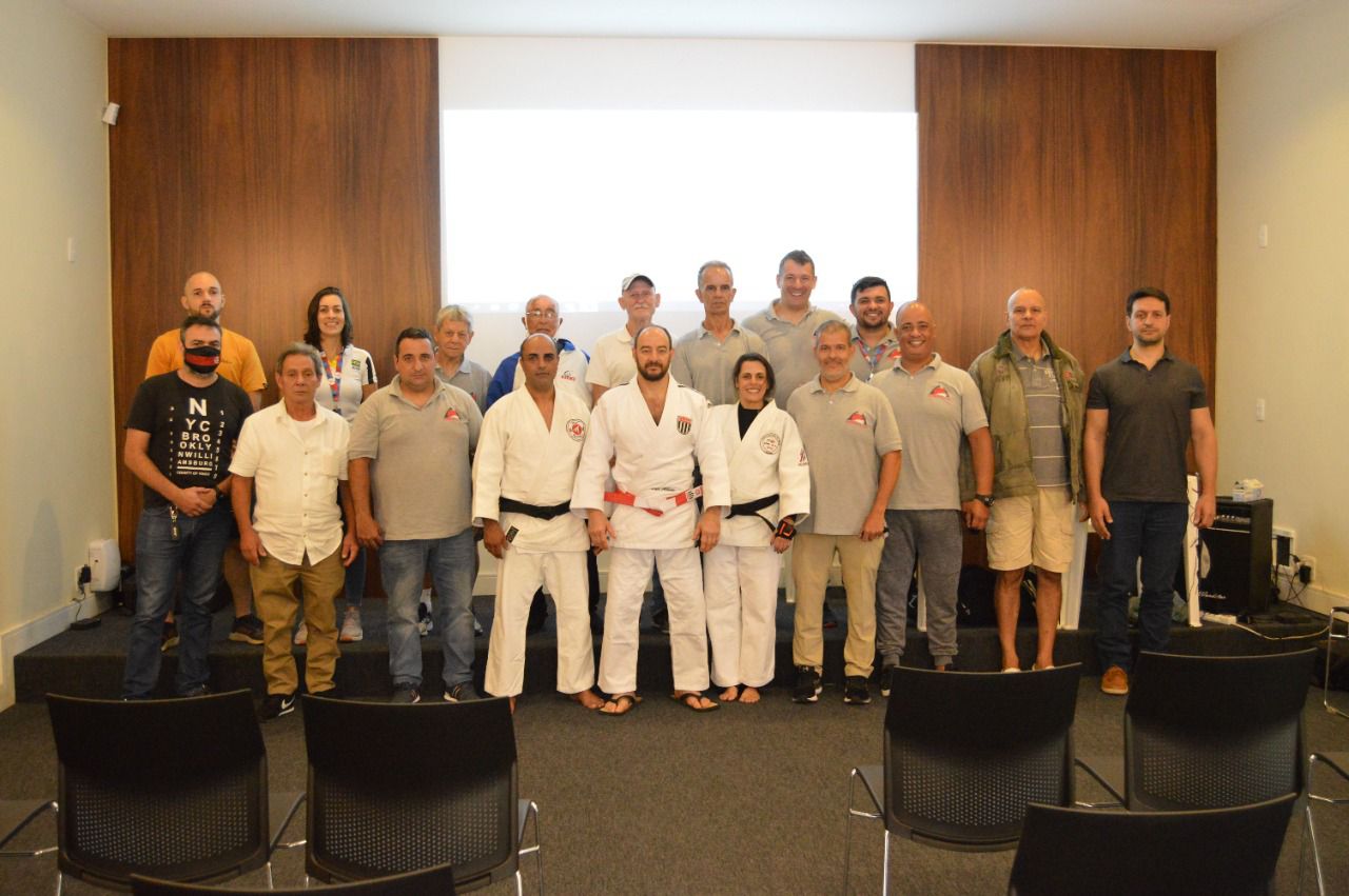 Petrópolis recebe campeão mundial de kata