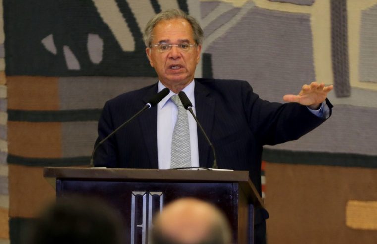 Dólar alto estimula investimentos no país, diz ministro