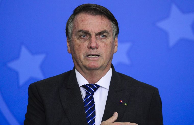 Presidente Bolsonaro assina filiação ao PL