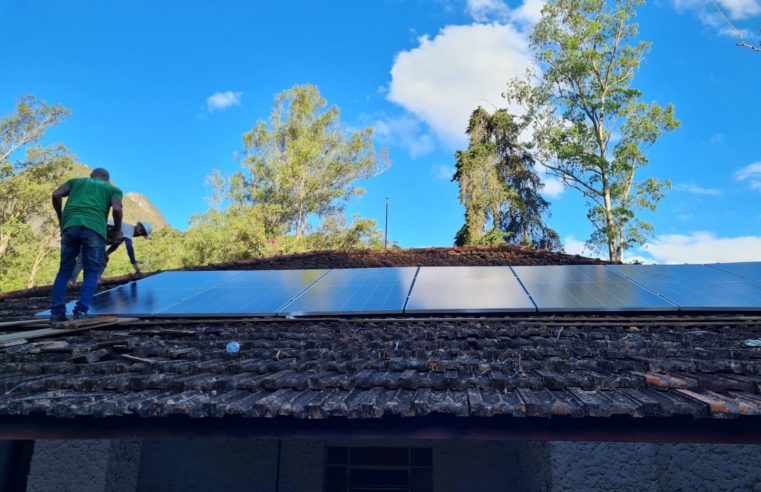 Prefeitura instala sistema de energia solar na sede de Santa Rita do Parque Municipal Montanhas de Teresópolis