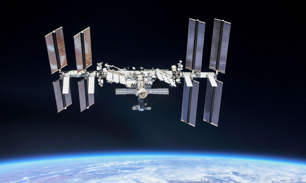 Estação Espacial faz manobra para se desviar de lixo