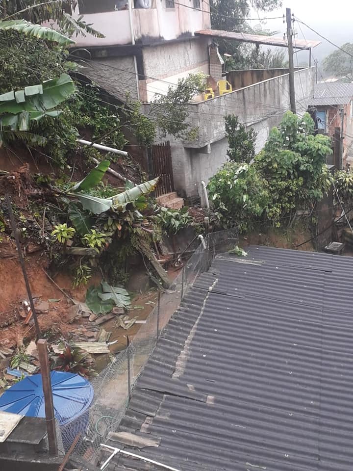 Após dias com chuva forte 16 casas são afetadas e 56 pessoas ficam desalojadas em Petrópolis