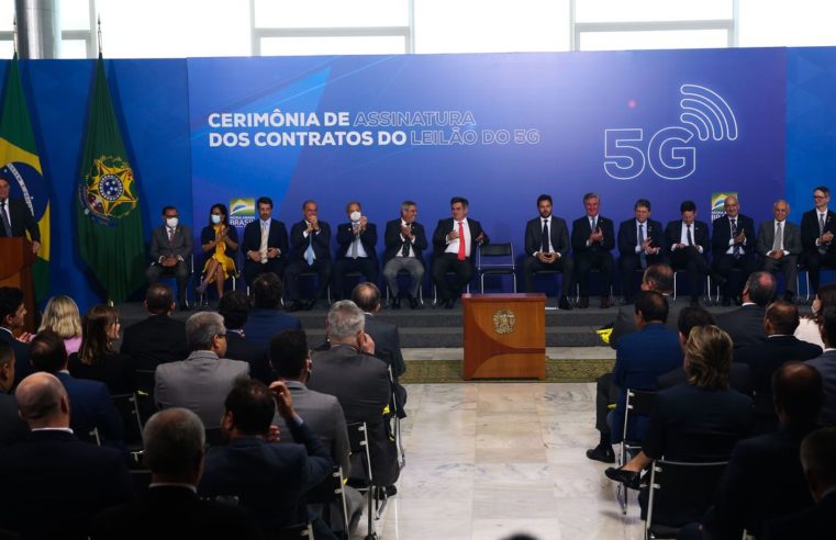 Governo e empresários assinam termo de concessão do 5G