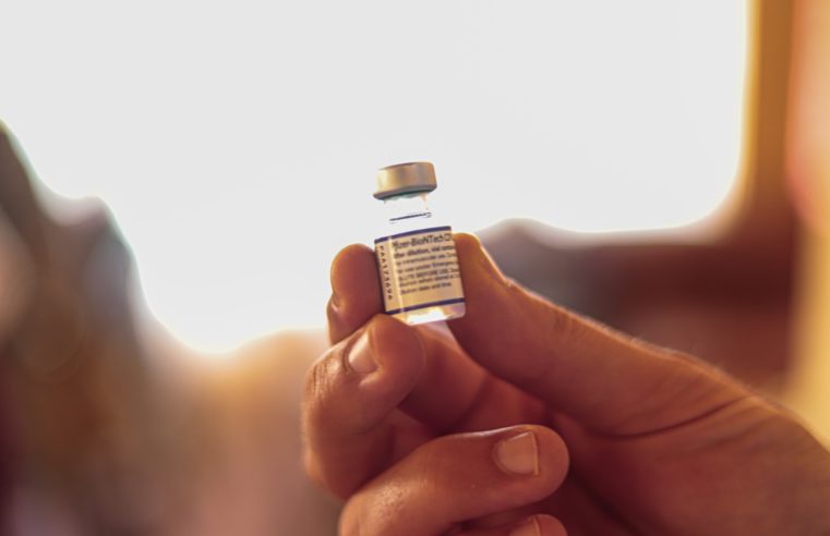 Saúde antecipa segunda dose da Pfizer para vacinados até 16 de novembro a partir desta quarta-feira