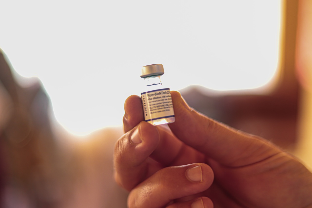 Saúde antecipa segunda dose da Pfizer para vacinados até 16 de novembro a partir desta quarta-feira