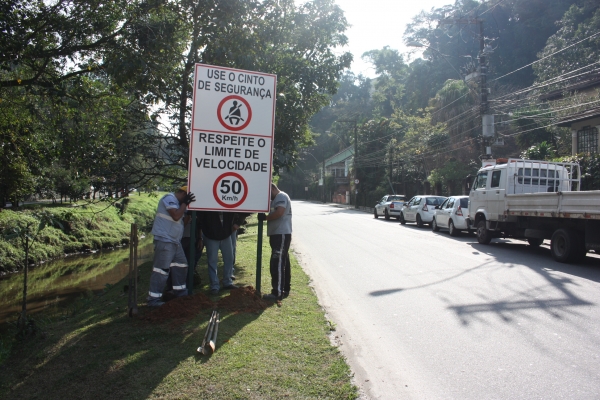 Parte da pista sentido Retiro da Barão do Rio Branco terá estacionamento rotativo durante seis dias no mês de dezembro