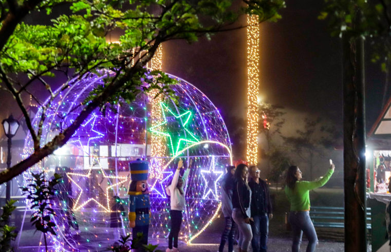 Natal Imperial 2021 começa nesta quinta-feira com acendimento das luzes e inauguração da árvore na Praça da Liberdade